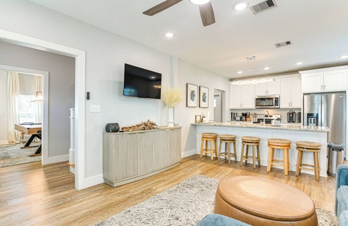 Galveston House | Walk to The Strand: Group Getaway in Galveston!