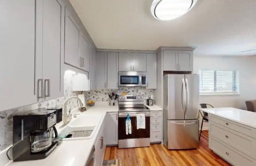 North Myrtle Beach Condo | Walk to the Ocean - 2 bed 2 bath Condo in Cherry Grove Beach SC