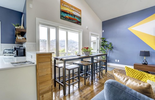 Northside House | Walk to TN River Activities-Parks-Shops-Dining-Publix