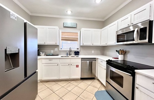 Cape San Blas House | Walk to tradin post!North cape, private pool, awesome patio & steps to beach!