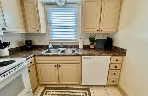 Joslyn Castle Apartment | Walk to UNMC, Free Parking, Cozy Escape