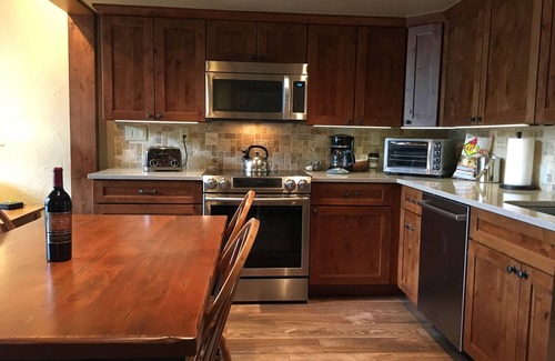 Vail Condo | Walk to Vail Village Restaurants, Shops & Lifts - Epic Views, Top Rated Condo!