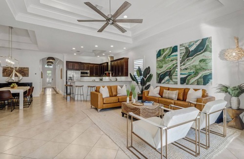 Naples Park House | Walk to Vanderbilt Beach, Pets, 2 Mstrs w Kings beds, htd pool, bikes, BBQ