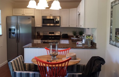 Venice Condo | Walk to Venice Isl Beach, Shops, Restaurants, 2 Bed 2 Bath Updated Condo w/Pool