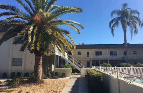 Venice Condo | Walk to Venice Isl Beach, Shops, Restaurants, 2 Bed 2 Bath Updated Condo w/Pool