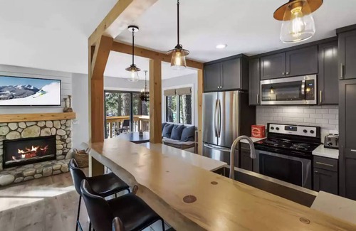 Mammoth Lakes Condo | Walk to Village/Gondola, 1BR + Private Bunk Area