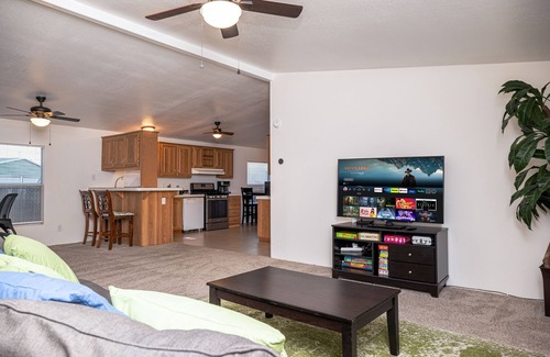 Bullhead City House | Walk to Water - Close to Boat Launch - Garage - Room for Boat & Toys!