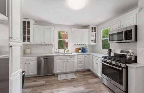 Barrington House | Walkable 4BR in Barrington – Near Beach & Bike Path