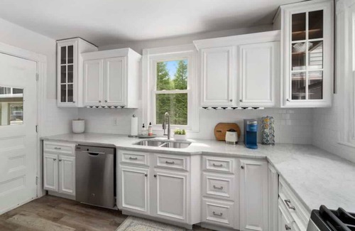 Barrington House | Walkable 4BR in Barrington – Near Beach & Bike Path