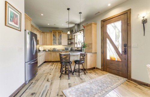 Carbondale Apartment | Walkable Apt in Carbondale: 'Luxury Artist's Loft'