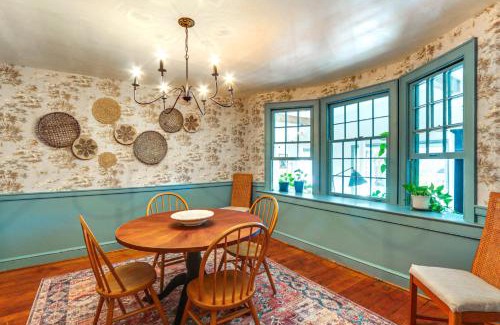 Charles Town House | Walkable Location Historic Home in Charles Town!