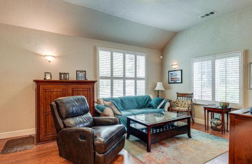 Stockton House | Walkable Miracle Mile Retreat with Peaceful Patio