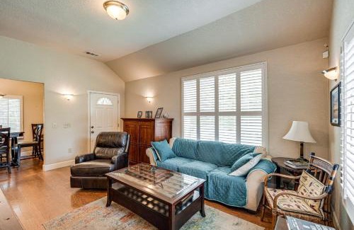 Stockton House | Walkable Miracle Mile Retreat with Peaceful Patio