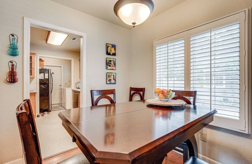 Stockton House | Walkable Miracle Mile Retreat w/Peaceful Patio
