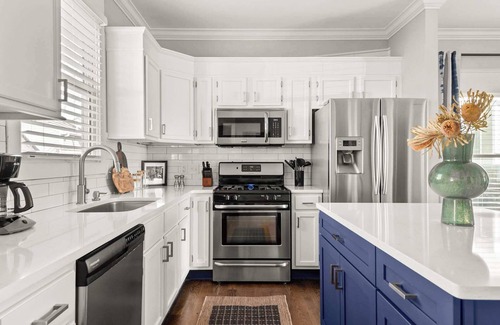 The Nations House | Walkable Nations Retreat | Rooftop & Near Broadway