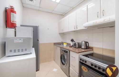 Jumeirah Lake Towers Apartment | Walkable to Metro at Heart of JLT