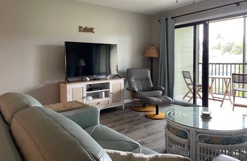 Bokeelia Condo | Walking, biking, boating, local dining and friendly people on Pine Island!