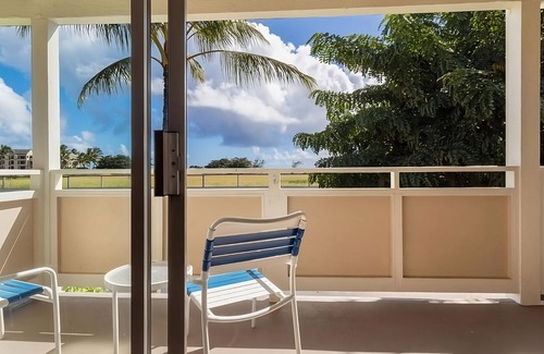 Wailua Apartment | Walking Distance from Papaloa Beach, Outdoor Pool, Free Parking, Full Kitchen!