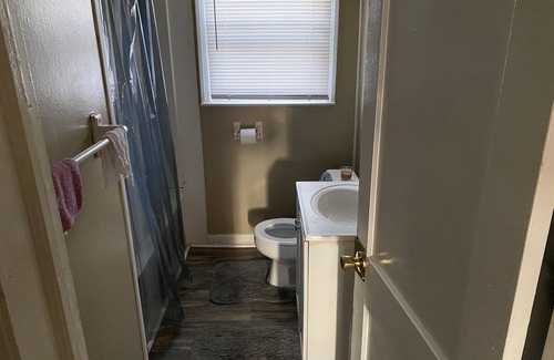 National Hills House | Walking distance of masters.