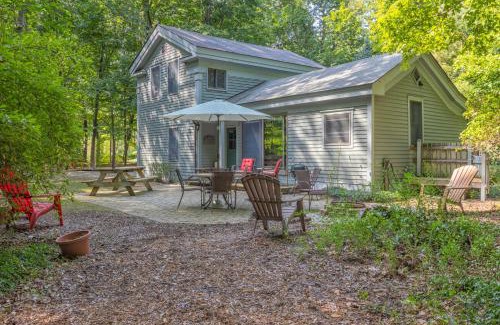 Fennville House | Walking distance to Lake Michigan! Cozy Cottage