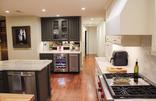Oxford House | Walking Distance to Square and Campus, Spacious 5-Bedroom House