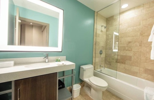 Central Business District Resort | Walking distance to Superbowl! 1-BR resort w/pool & fitness room, downtown N.O