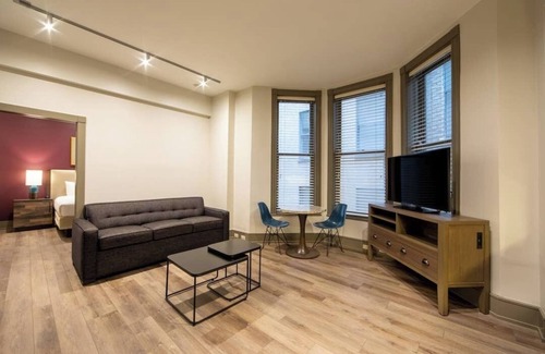 Central Business District Resort | Walking distance to Superbowl! 1-BR resort w/pool & fitness room, downtown N.O