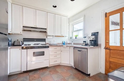 Wilmington House | Walking distance to everything Heart of Trolley Sq