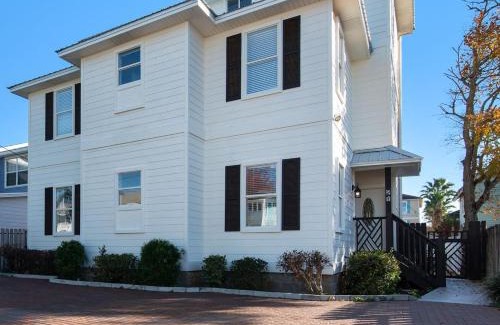 Frangista Beach House | Walking on Sunshine