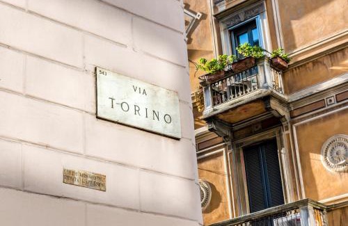 Centro Storico Apartment | Walking to the Duomo from a Luxury Penthouse