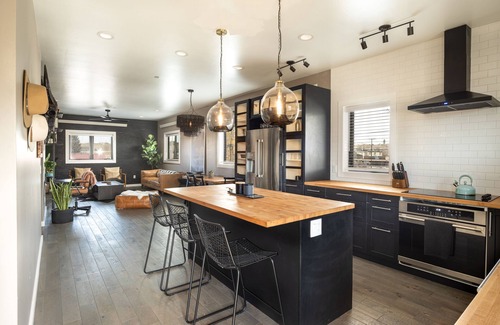 Pinedale Apartment | Wallace BNB
