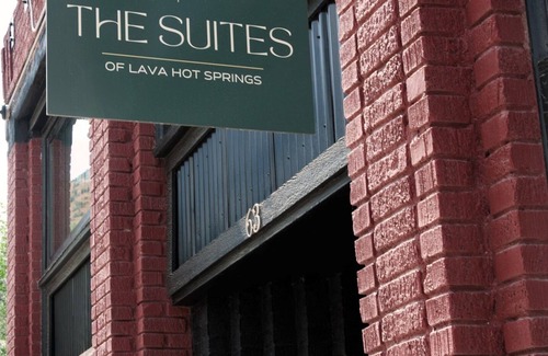 Lava Hot Springs Apartment | Wallace Theme- Suites of Lava #6
