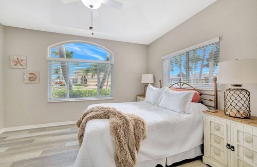 Cape Coral House | Wally's Water View- Golf course home with pool