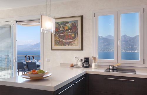 Torri del Benaco Apartment | Wally’s Terrace Apartment With Pool