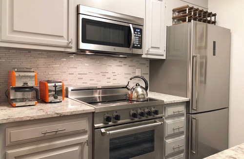 Whittier House | Walnut Mews - Quiet Creekside townhome next to Pearl Street