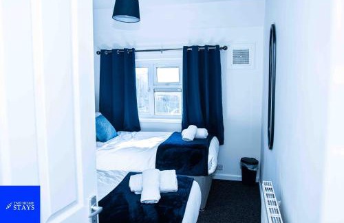 Walsall House | Walsall 3-Beds Sleeps 8 Groups & Contractors