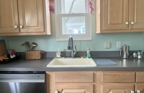 Brooklyn Cottage | Wampler’s Lake Adorable 3-bedroom Lakefront Cottage 🏡🐟🛶☀️