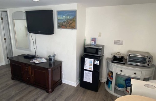 Carolina Beach Condo | "Wanda's suite 2: Downtown and next to the SEA!