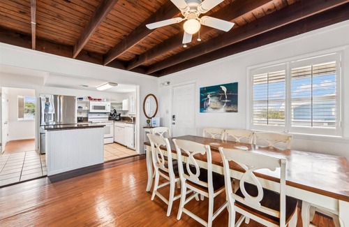 St. George Island House | Wander from the cool shade of the screened porch to the sun deck with your favorite book!