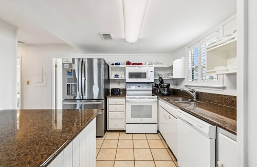 St. George Island House | Wander from the cool shade of the screened porch to the sun deck with your favorite book!