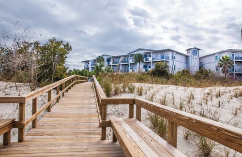 Tybee Island Condo | Wanderer's Haven~ Oceanviews~Dolphins~Ships~Pools