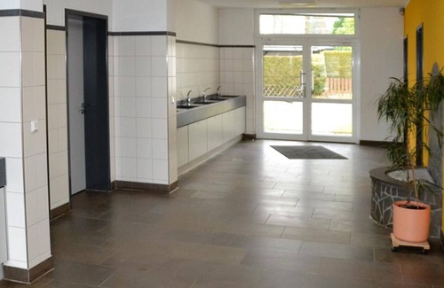 Mittelhof RV Rental | Wanderer Zimmer 3 - Campingplatz im Eichenwald