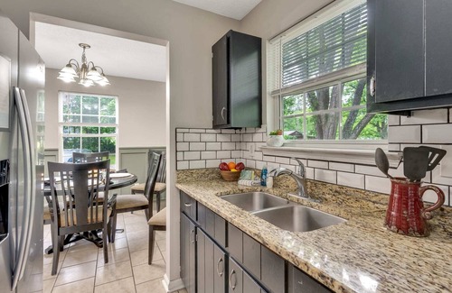 Lookout Valley Neighborhood Association House | Wanderers Nest with a hot tub!