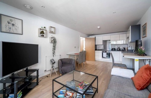 Wandsworth Apartment | Wandsworth Deluxe Two-Bedroom Apartment