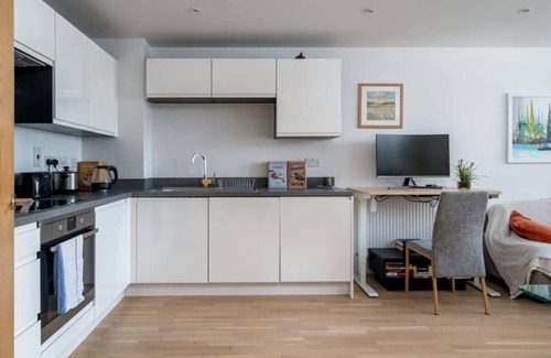 Wandsworth Apartment | Wandsworth Deluxe Two-Bedroom Apartment