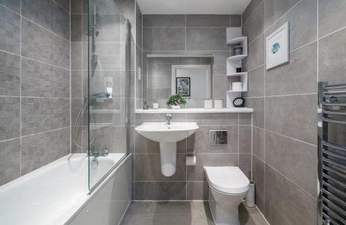 Wandsworth Apartment | Wandsworth Deluxe Two-Bedroom Apartment