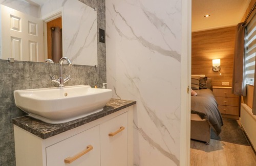 Troutbeck Cottage | WANSFELL VIEW, pet friendly, with hot tub in Troutbeck
