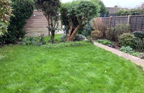 Chichester House | Warm and cosy city centre home near train station