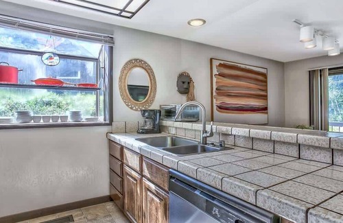 Olympic Valley Condo | Warm & Cozy Squaw Valley Condo close to Ski Resort