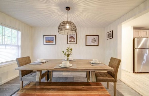 Mayhew Cabin | Warm Days & Cool Knights—Fire Pit—Pool Table—Boat Rental!